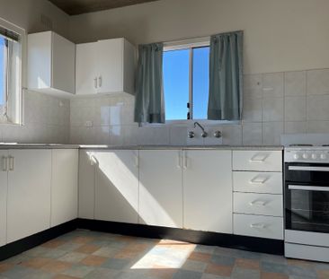 Two Bedroom Apartment With Undercover Parking - Photo 5