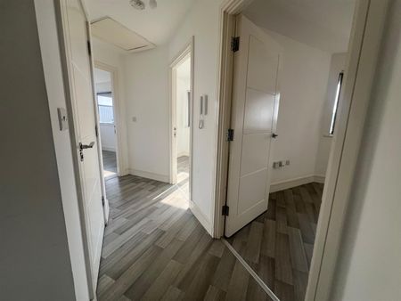 The Fairway, Harlow CM18, London - Photo 3