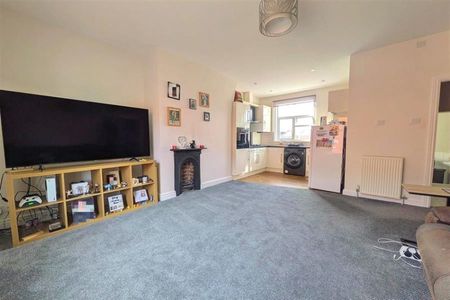1 Bedroom Apartment To Let - Photo 5