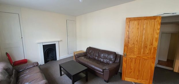 4 bedroom terraced house to rent - Photo 1