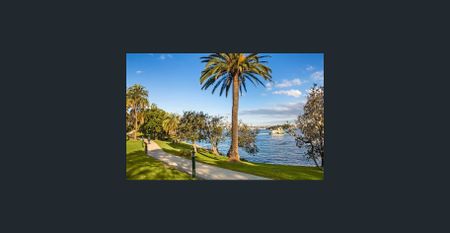 Fantastic location & rare offering - Photo 5