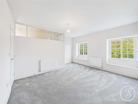 The Avenue, Harewood, Leeds, LS17 - Photo 2