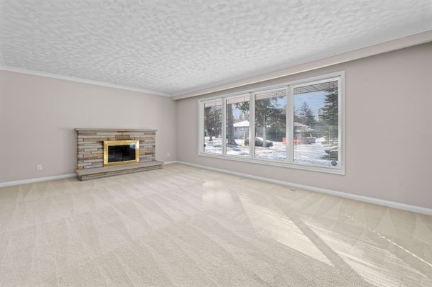 For Lease - 613 Sequin Crescent, Mississauga, Ontario - Photo 1