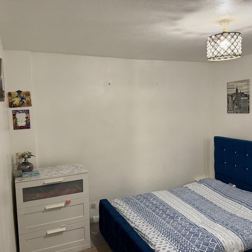 Room in a Shared Flat, London, NW10 - Photo 1