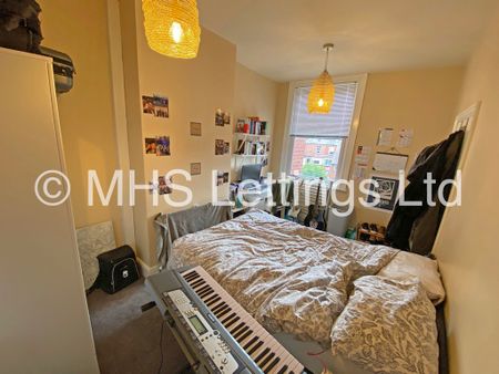 5 Bedroom Mid Terraced House for rent in Beechwood Crescent - Photo 3