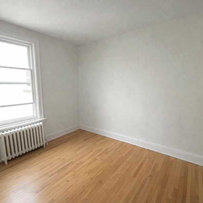 Recently Renovated 3½ Apartments Available - A louer • For Rent - Photo 1