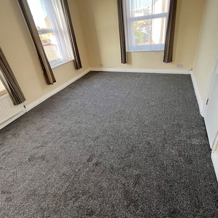 Studio Flat, High Road, IG1 - Photo 1