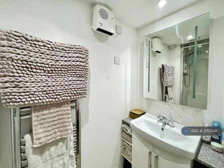 1 bedroom flat to rent - Photo 3