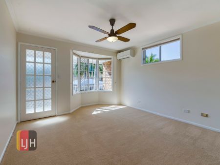 3 BEDROOM TOWNHOUSE WITH COMPLEX POOL AND TENNIS COURT ! - Photo 2