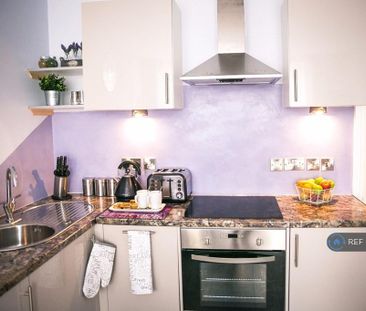 3 bedroom flat to rent - Photo 6
