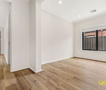 Modern, Brand-New Home in Great Clyde Location - Photo 3