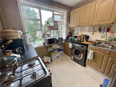 Barnes Crescent, Bournemouth, BH10 - Photo 5