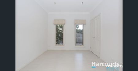 Spacious Stunning Townhouse! - Photo 5