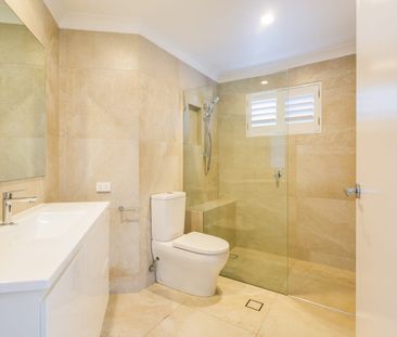 RENOVATED WATERFRONT TOWNHOUSE WITH MARINA BERTH - Photo 5