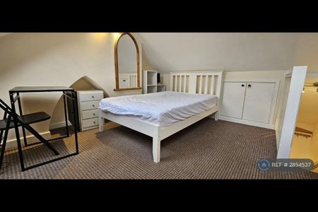 1 bedroom in a house share to rent - Photo 4