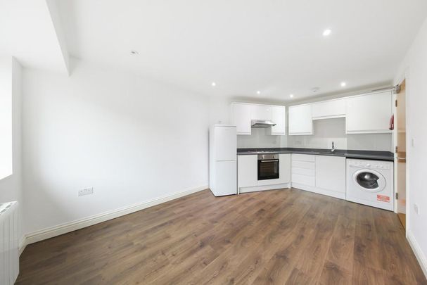 1 bedroom flat to rent - Photo 1