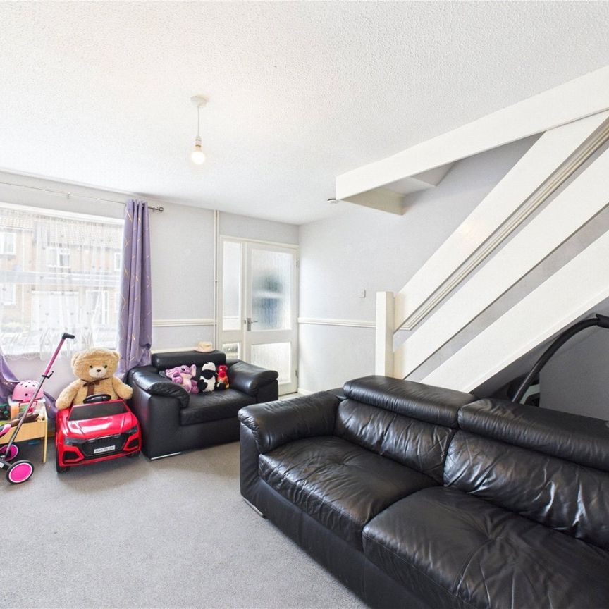 Midwinter Close, Tilehurst, Reading, Berkshire, RG30 - Photo 1