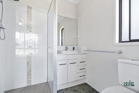 18 Fin Street, Fern Bay NSW 2295 - House For Rent | Domain - Photo 2