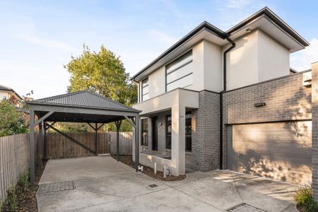 Contemporary Comfort in a Boutique Setting - Photo 5