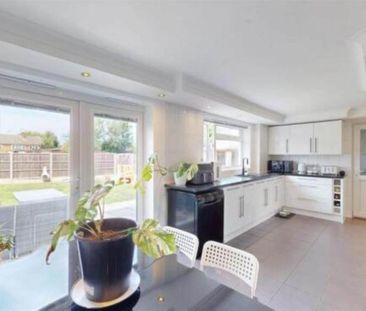 3 bedroom semi-detached house to rent - Photo 6