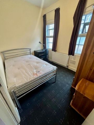 4 bedroom flat to rent - Photo 3