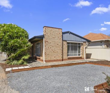 Relaxed Living in Prime Woodville South Location - Photo 5