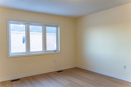 For Lease - 2146 Speare Court, Innisfil, Ontario - Photo 2