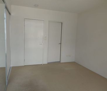 Premium Inner-City Lifestyle Awaits – Secure Two Bedrooms Apartment... - Photo 2