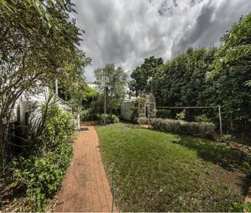 HERITAGE HOME IN THE SOUGHT AFTER EAST TOOWOOMBA - Photo 3