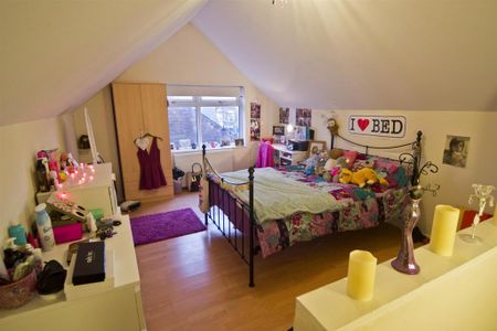 4 bedroom semi-detached house to rent - Photo 5