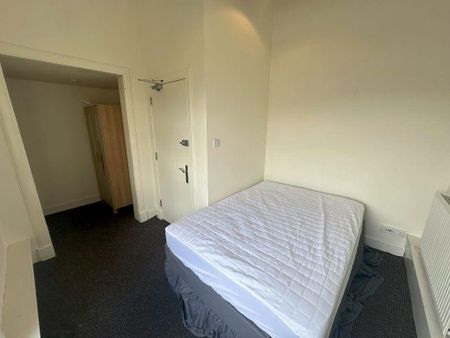 3 bedroom flat to rent - Photo 3