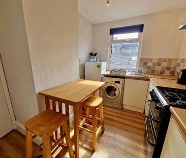 Flat Storey Square, Barrow-in-furness, LA14 - Photo 5