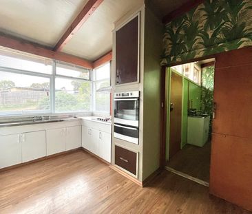 LOVELY THREE BEDROOM HOME - Photo 3
