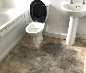 2 bedroom ground floor flat to rent - Photo 5