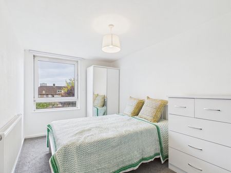 4 Bed Maisonette, Wallis Close, SW11 - Photo 5