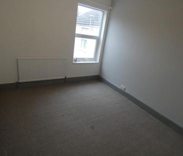 4 bedroom terraced house to rent - Photo 2