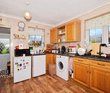 3 bedroom detached bungalow to rent - Photo 4