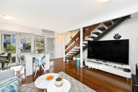 Waterside Townhouse In Premier Rhodes East Location - Photo 4