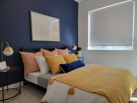 Large Luxury Main Floor 2 bedroom plus den Condo near Downtown – Pet Friendly! - Photo 5