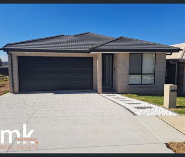 4 BEDROOM FAMILY HOME! - Photo 4