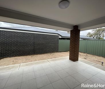 Four Bedroom Home in Evanston Gardens! - Photo 4