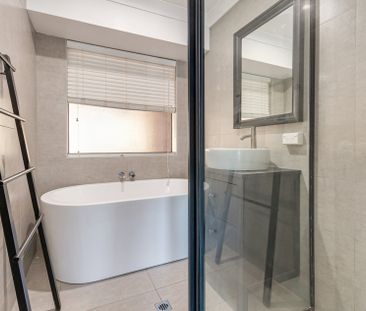 Conveniently located home with big backyard/entertaining area - Photo 5