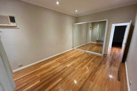 View Saturday at 9:50am - 10:05am - Photo 3