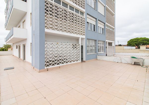 Para Arrendar | Apartamento T3 com terraço de 140m2 | Alvalade