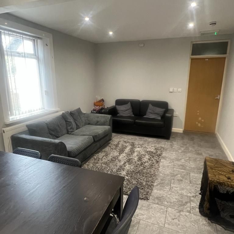 Basingstoke Road - Photo 1