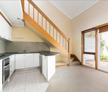 Large 2-bedroom house with HUGE mezzanine - Photo 1