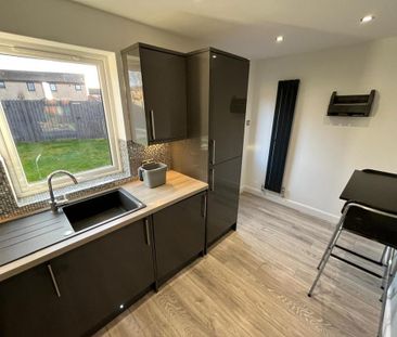 2 bedroom semi-detached house to rent - Photo 3