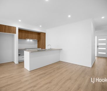 16 Blade Circuit, Fraser Rise VIC, Belconnen - Photo 4
