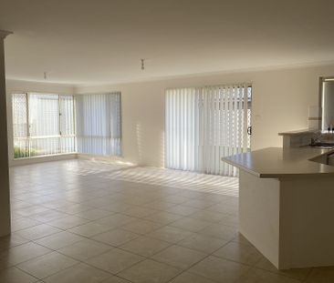 Modern 4 Bedroom Home In Waggrakine - Photo 1