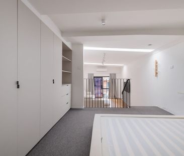 Semi furnished vibrant city living in luxurious warehouse conversion - Photo 6